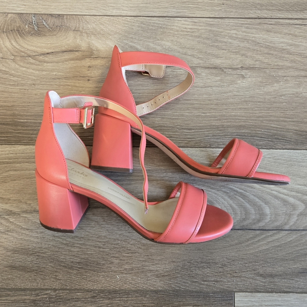 EUC Clarks heeled sandal with ankle strap, size 8.5, coral/salmon & gold buckle